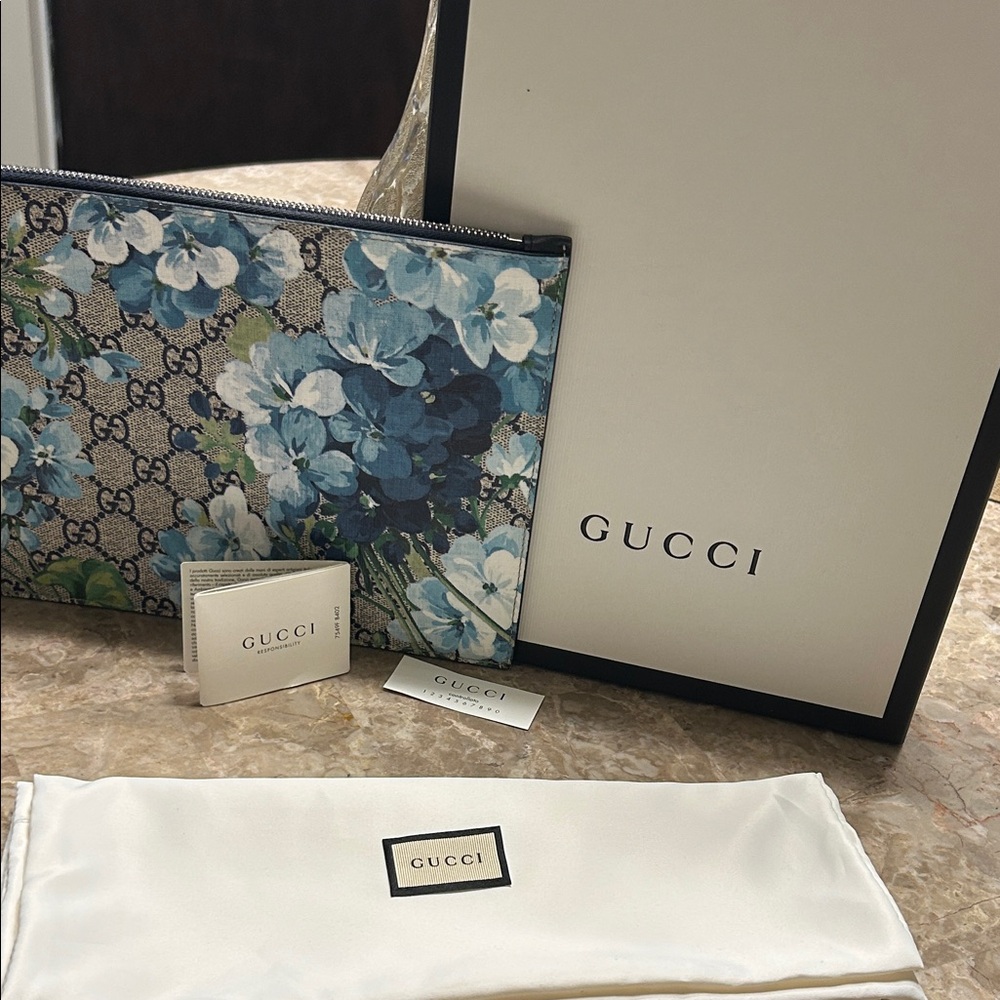 💯% Authentic Gucci Blue Floral Clutch